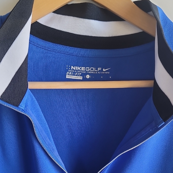 Nike Men's Performance Jacket in Blue and Black - Picture 5 of 11